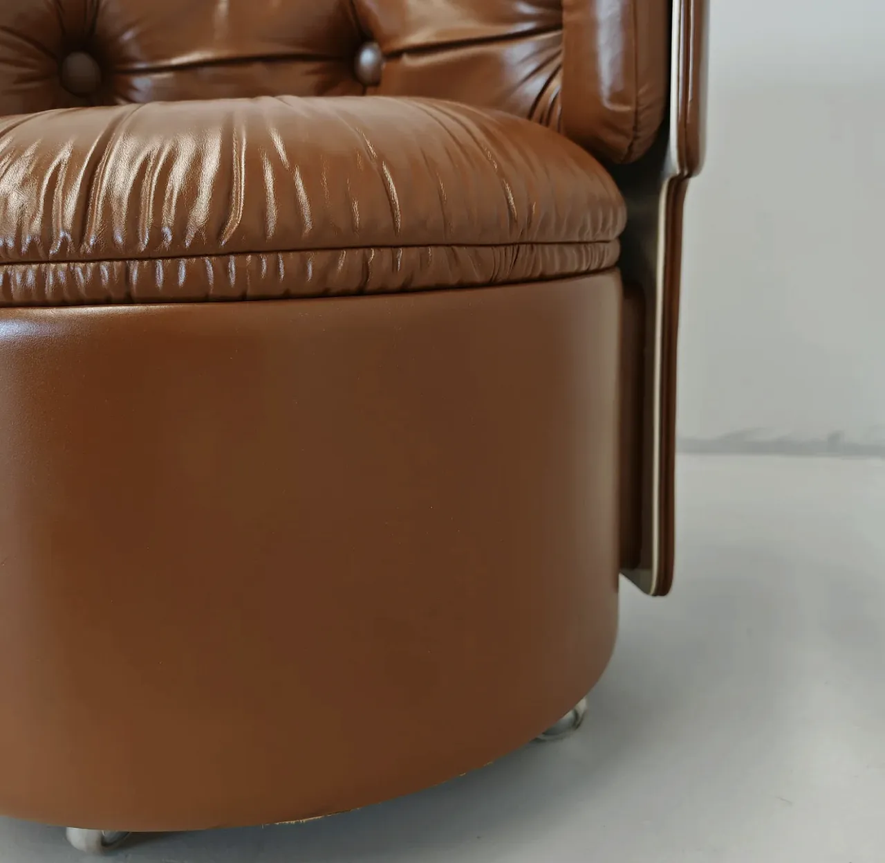 Dilly Dally leather vanity by Luigi Massoni for Poltrona Frau, 1970s 16